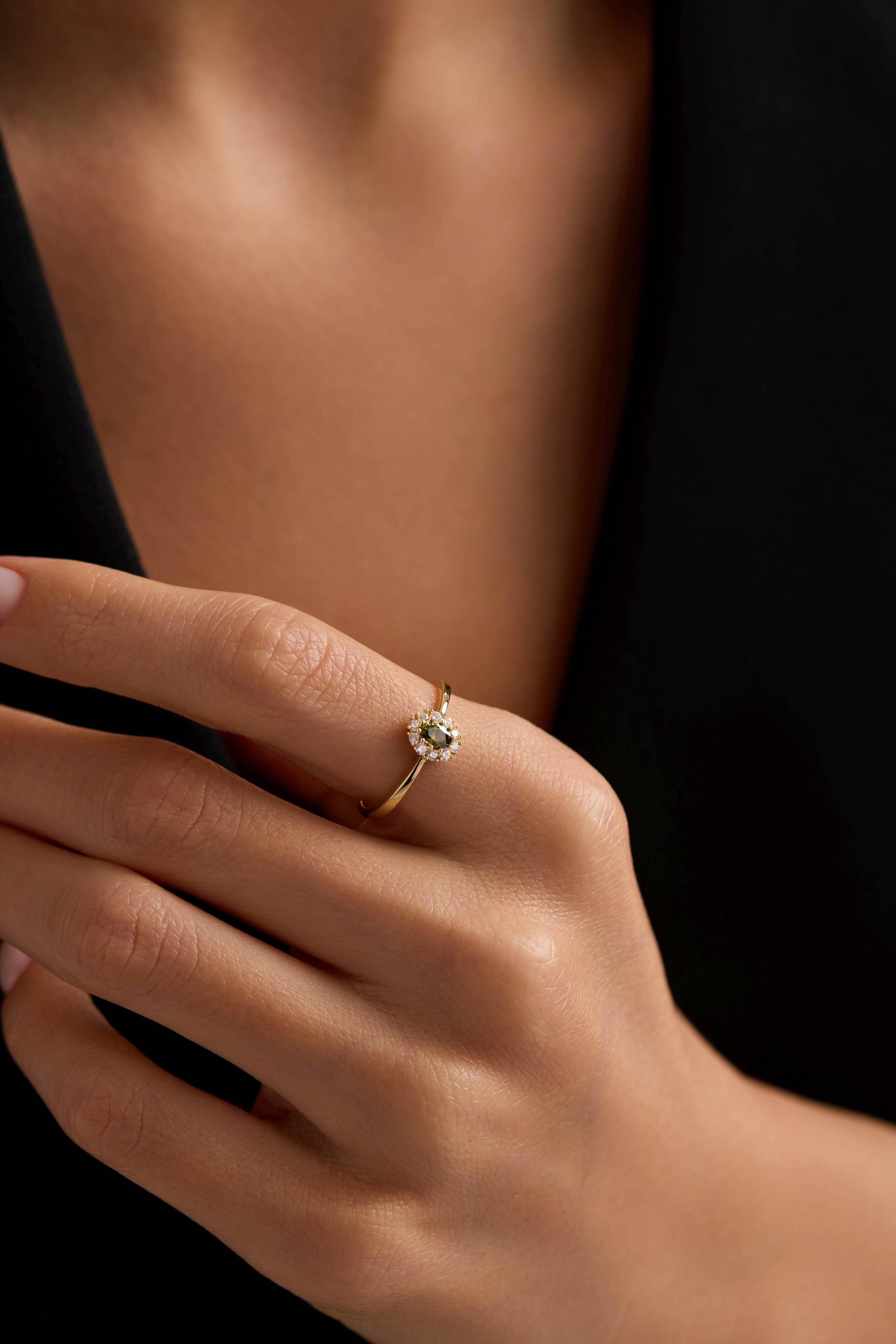 14 Ayar Yeşil Taşlı Altın Yüzük