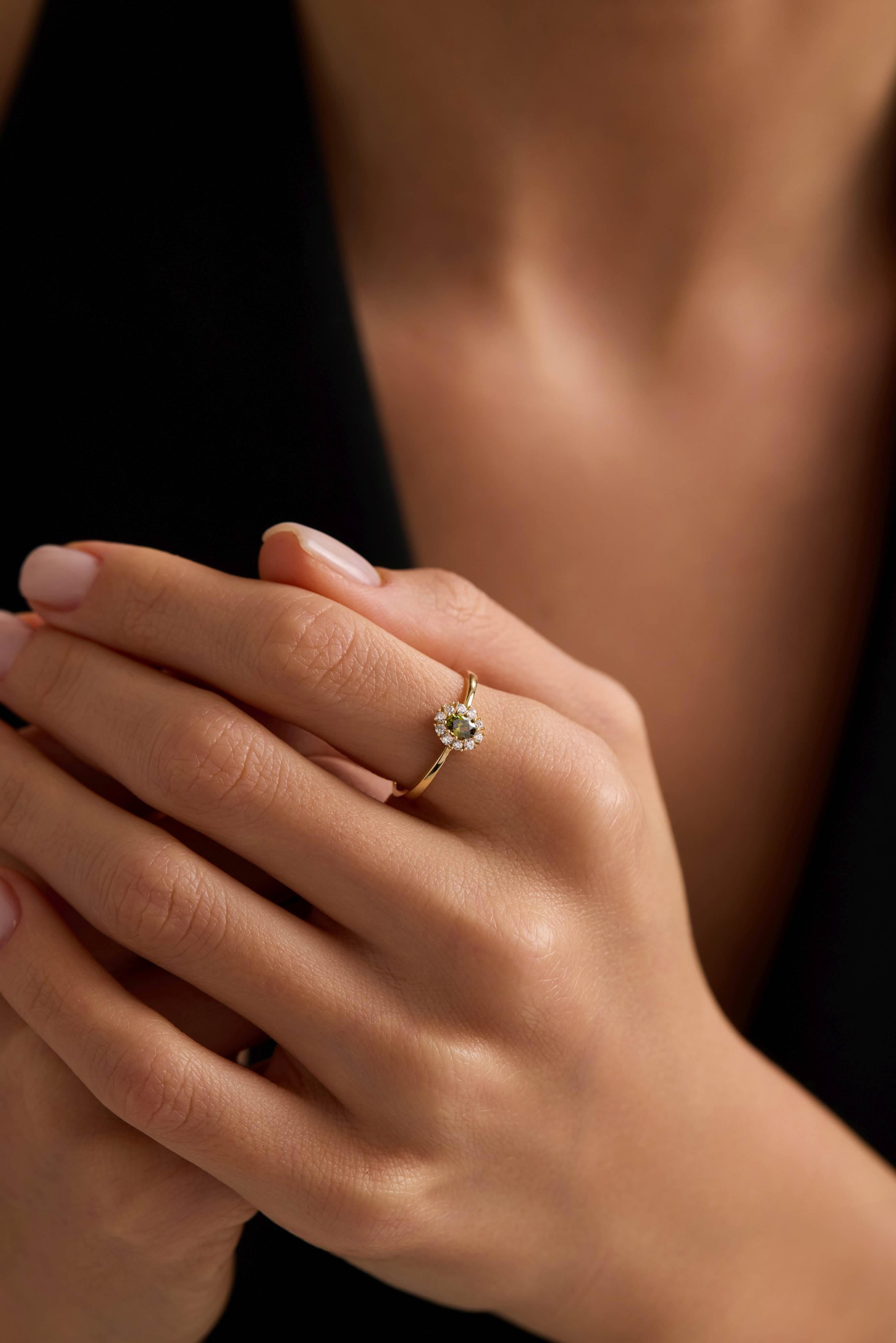 14 Ayar Yeşil Taşlı Altın Yüzük