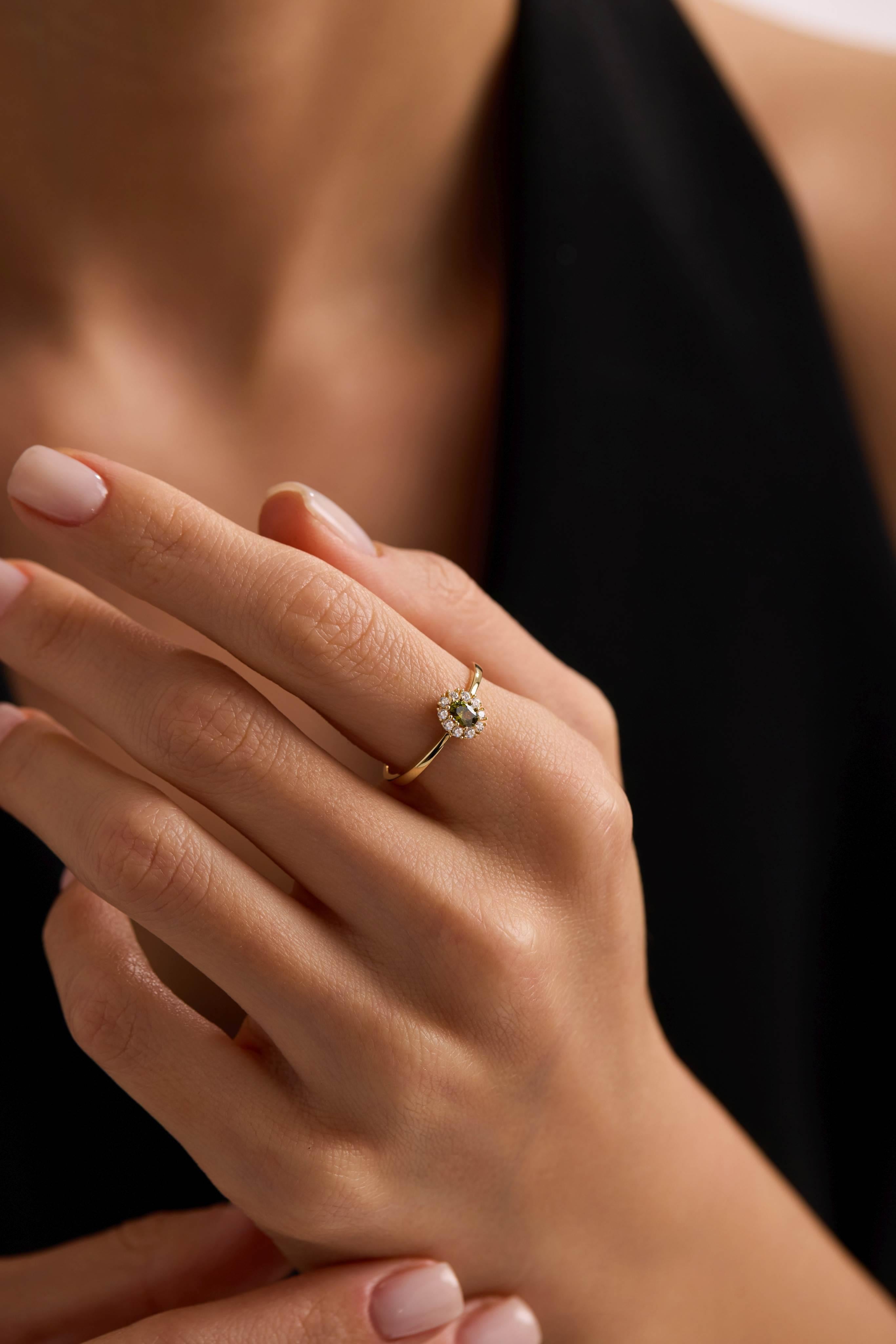 14 Ayar Yeşil Taşlı Altın Yüzük