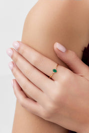 14 Ayar Yeşil Taşlı Altın Yüzük