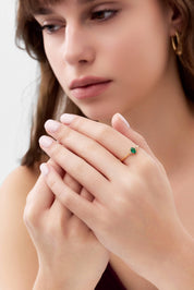 14 Ayar Yeşil Taşlı Altın Yüzük