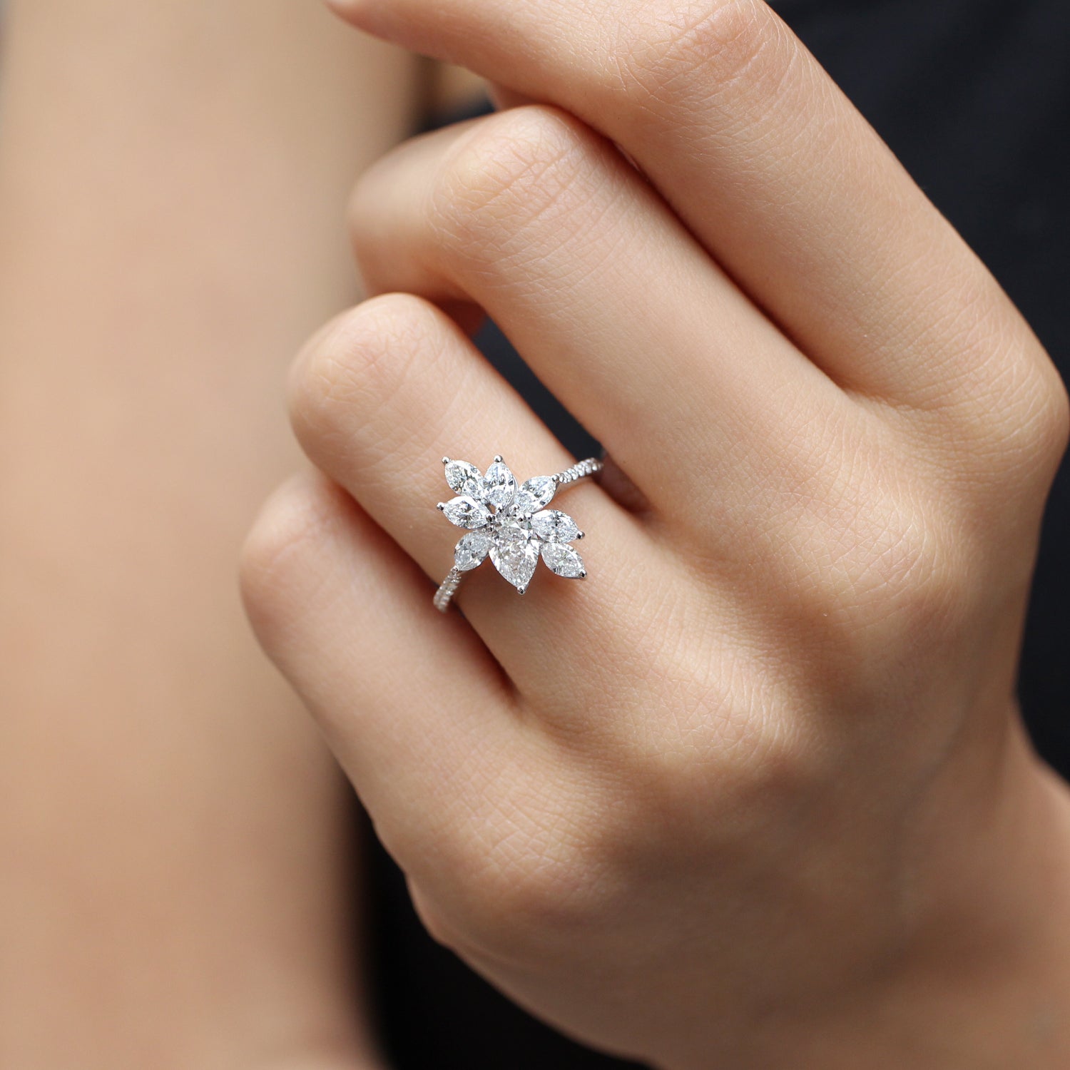 1.50 CT Özel Tasarım Damla Pırlanta Yüzük