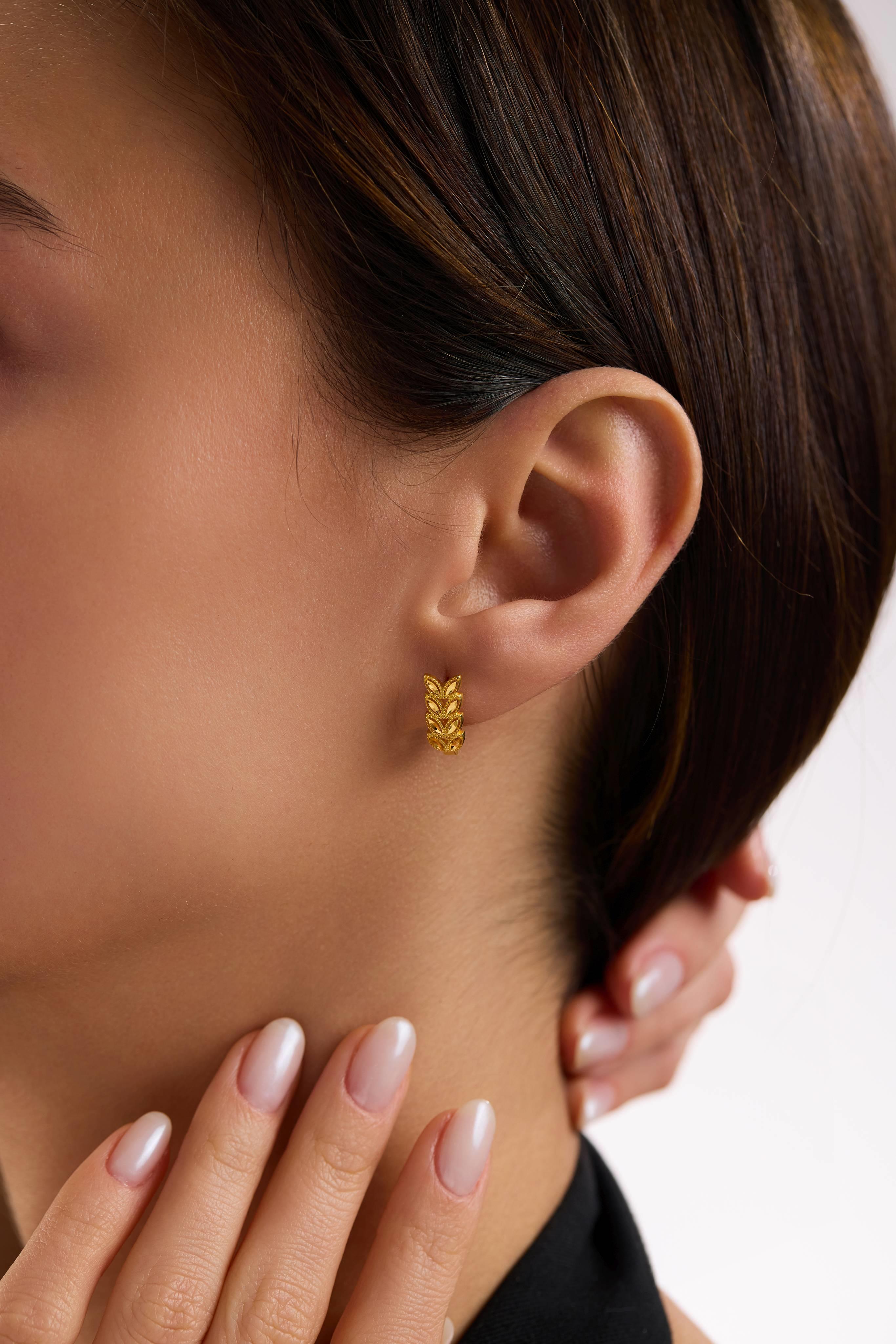 22 Ayar Çiçek Altın Küpe