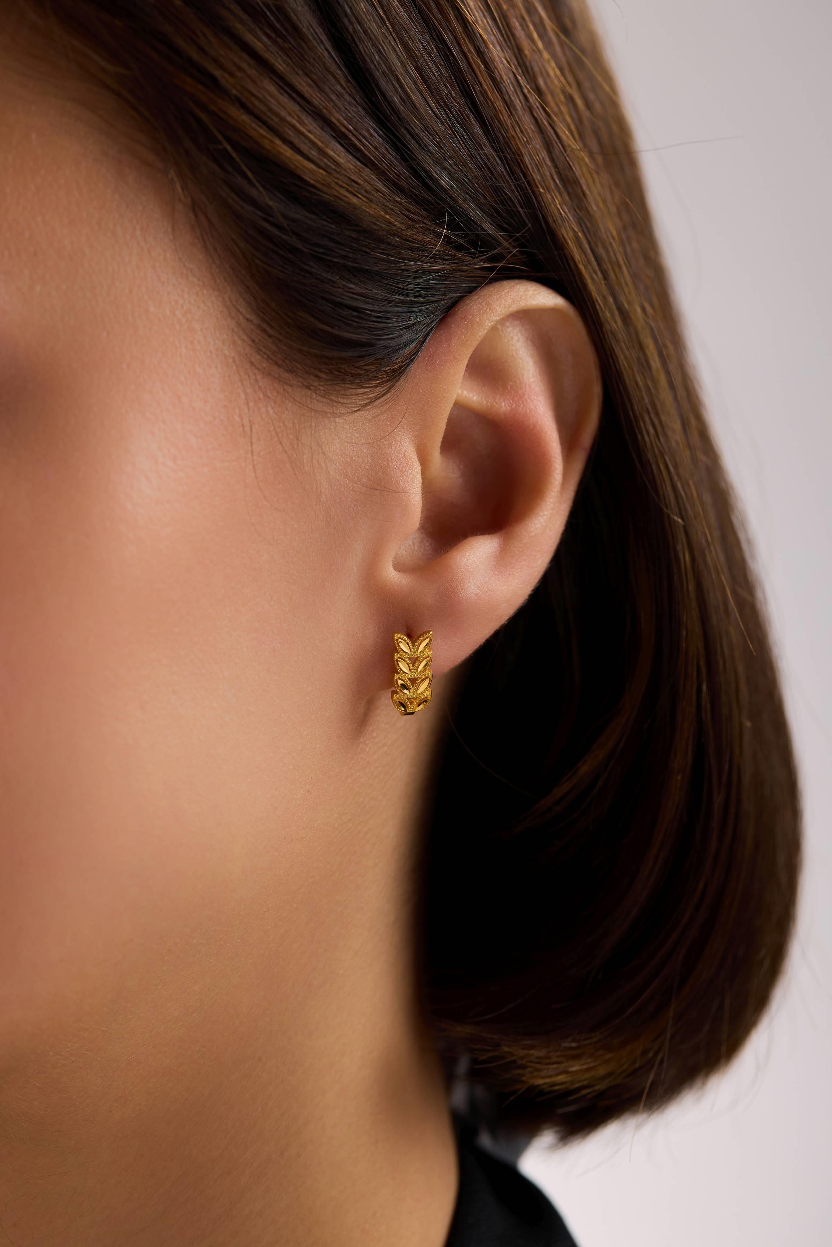 22 Ayar Çiçek Altın Küpe