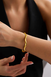 22 Ayar Dalgalı Altın Kelepçe