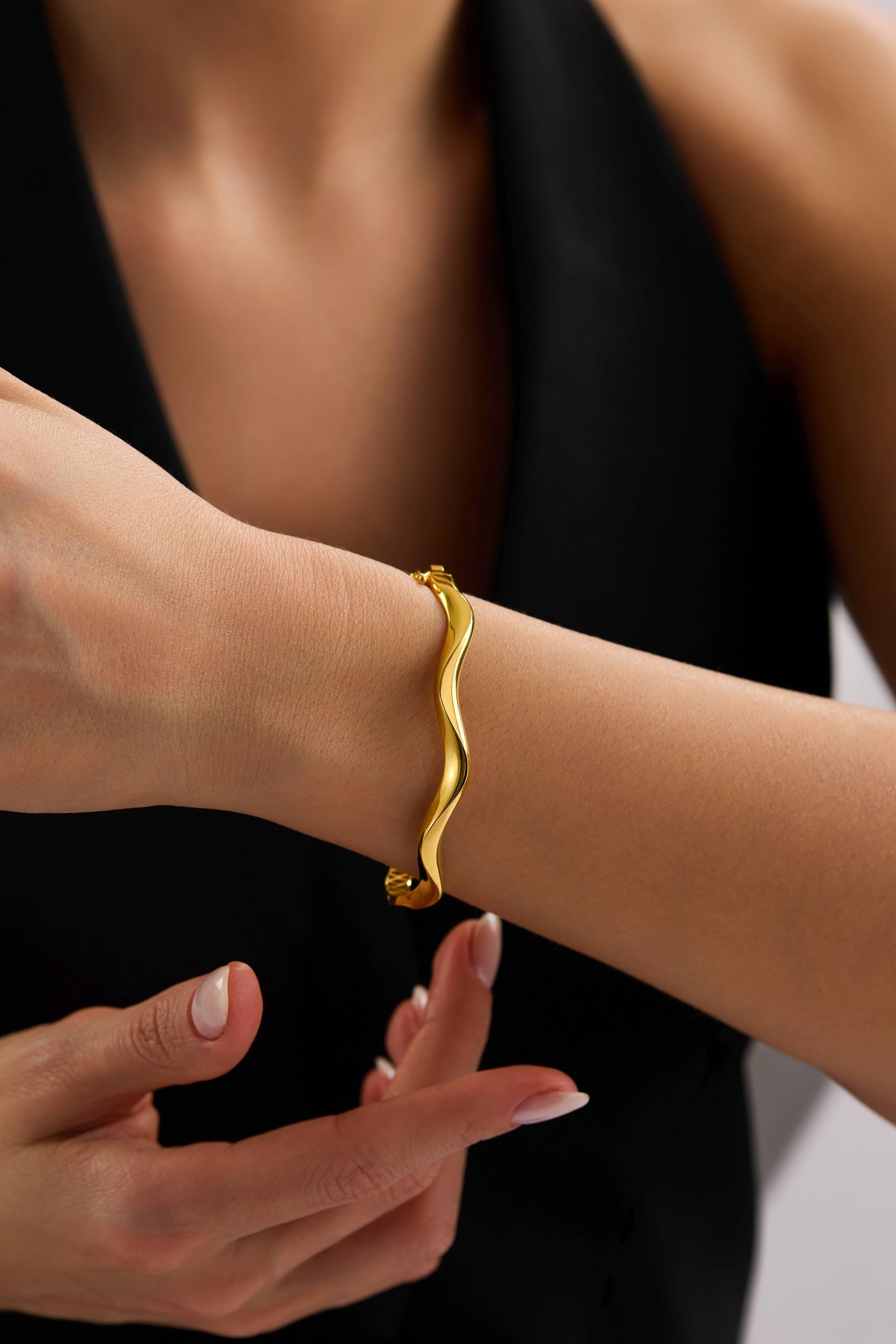 22 Ayar Dalgalı Altın Kelepçe