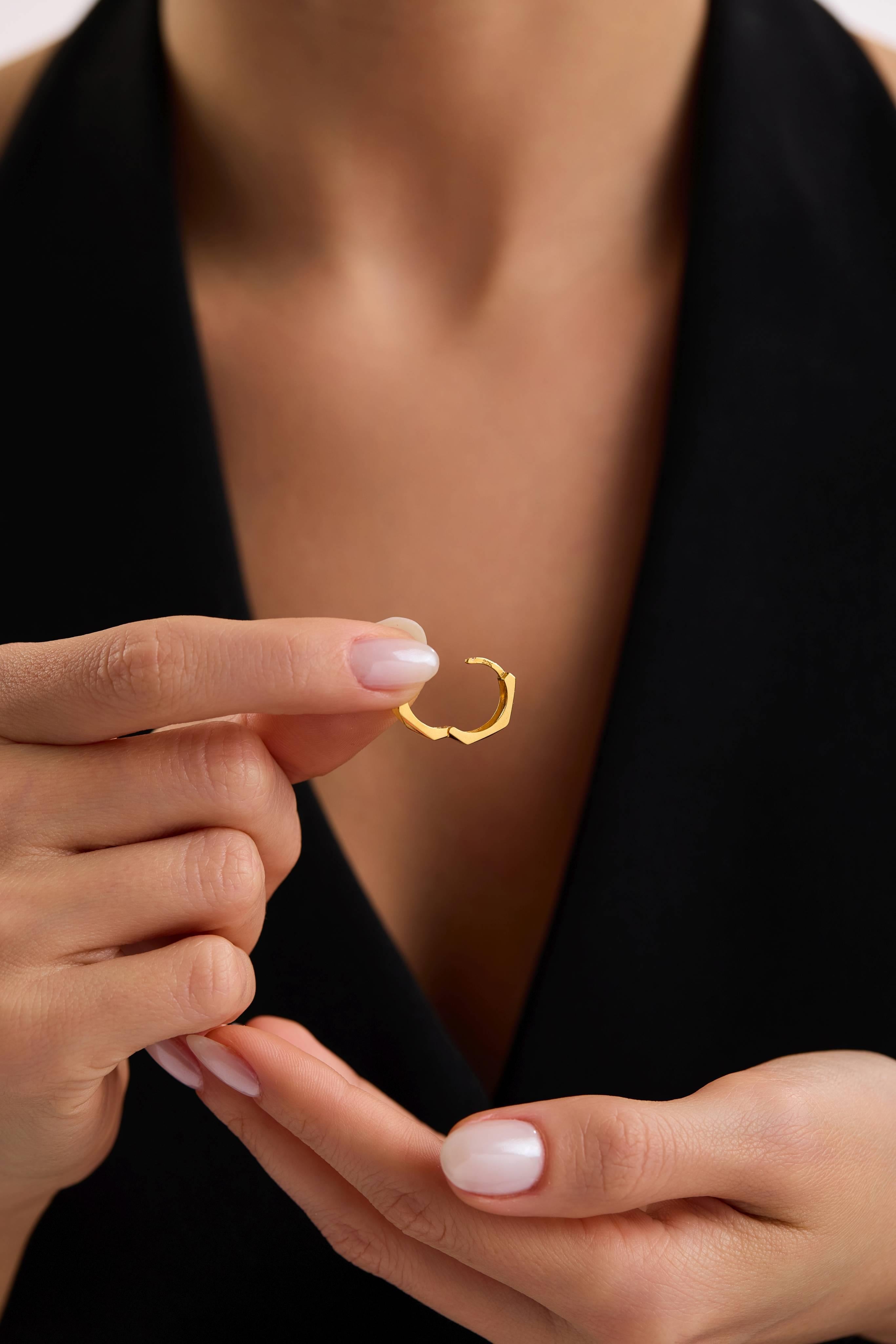 22 Ayar Desenli Altın Küpe