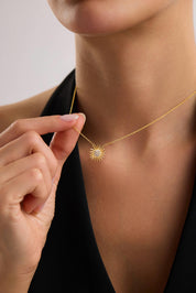 22 Ayar Güneş Altın Kolye