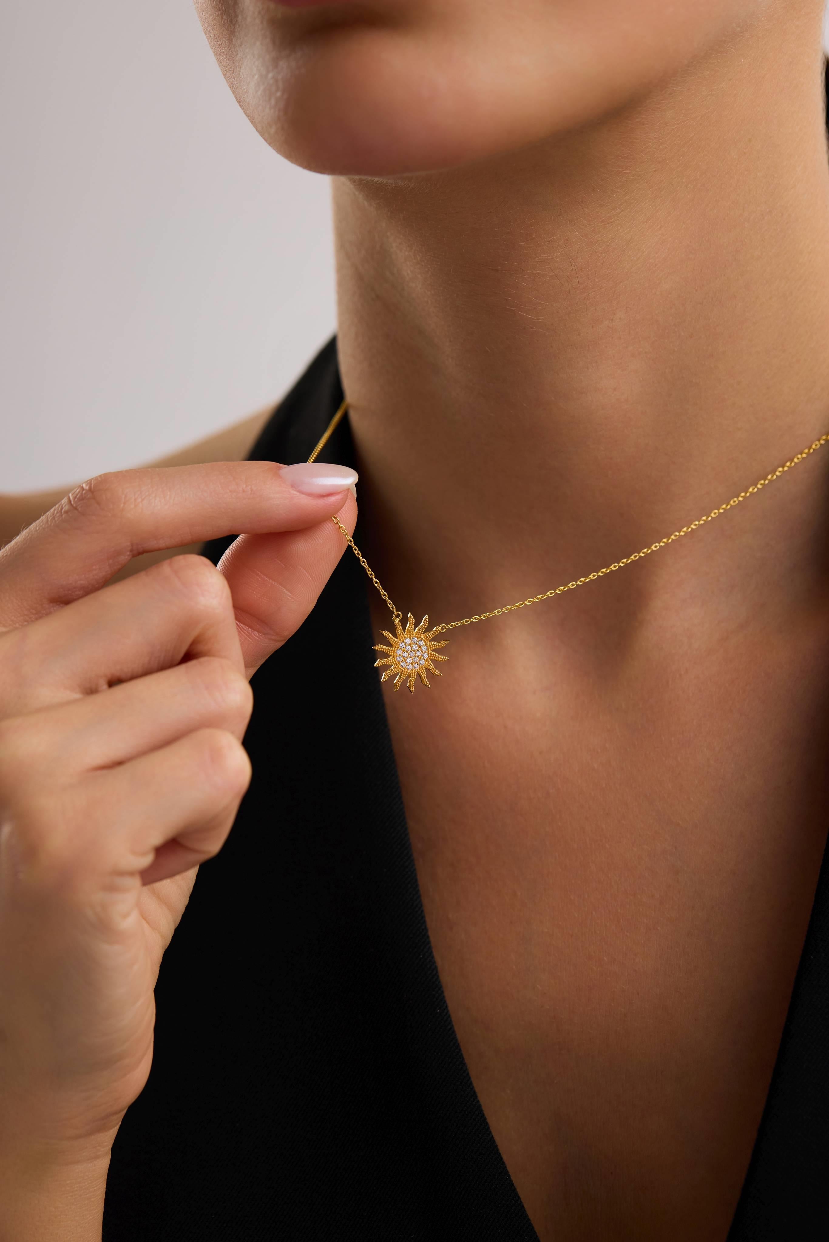 22 Ayar Güneş Altın Kolye