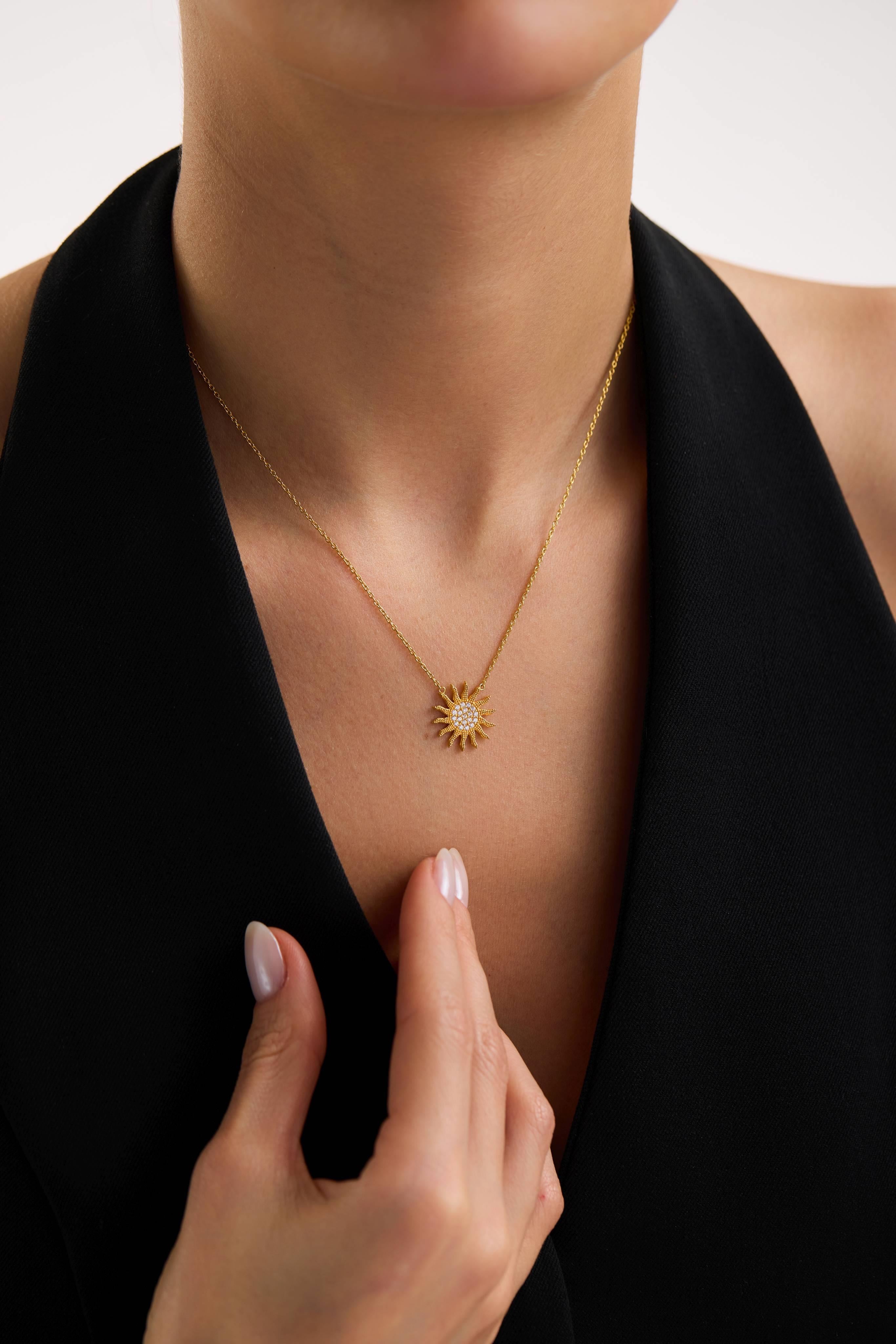 22 Ayar Güneş Altın Kolye