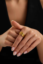 22 Ayar Minimal Sıralı Altın Yüzük