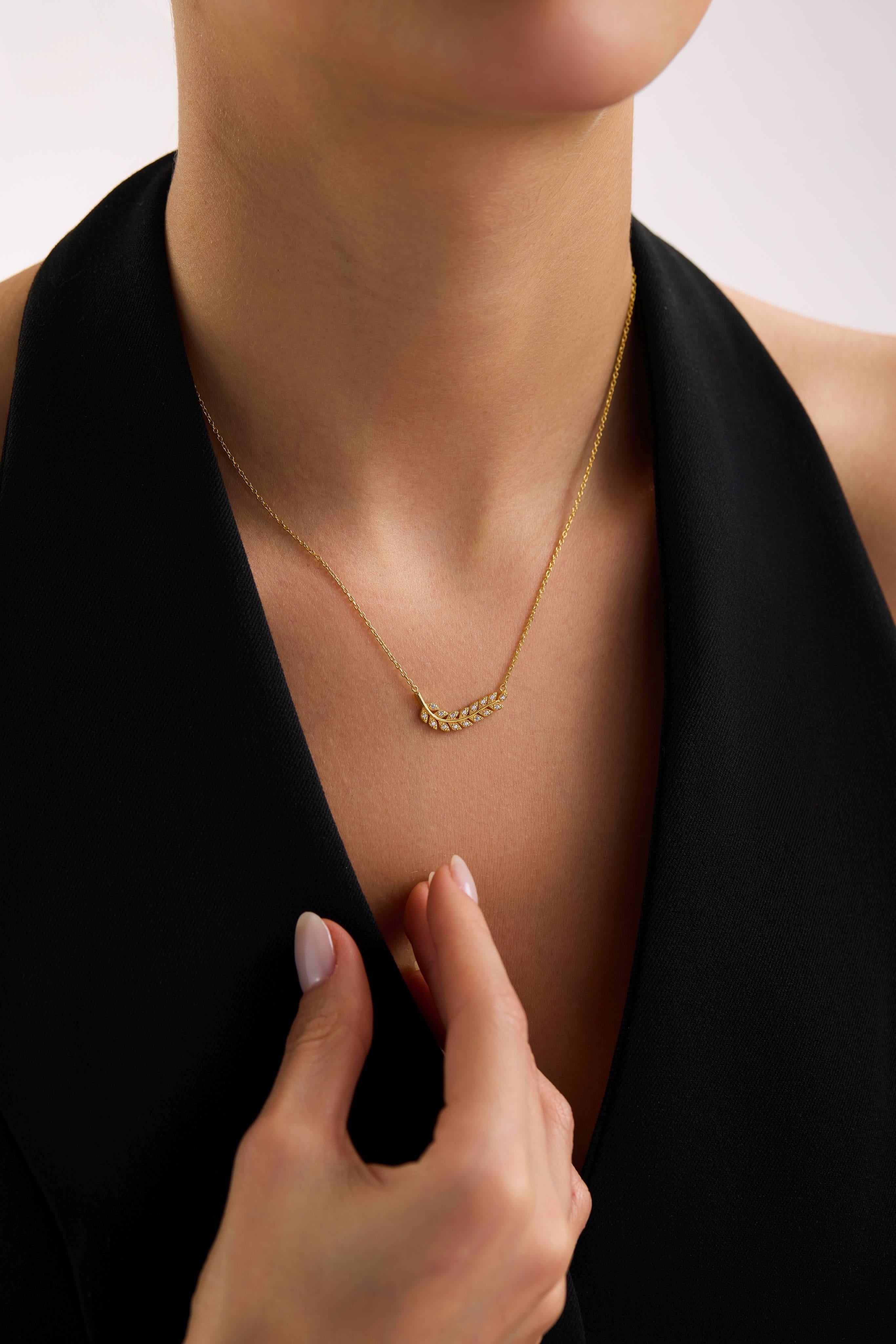 22 Ayar Taşlı Yaprak Altın Kolye