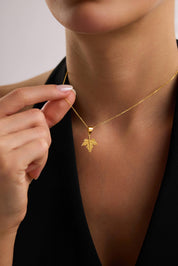 22 Ayar Yaprak Altın Kolye