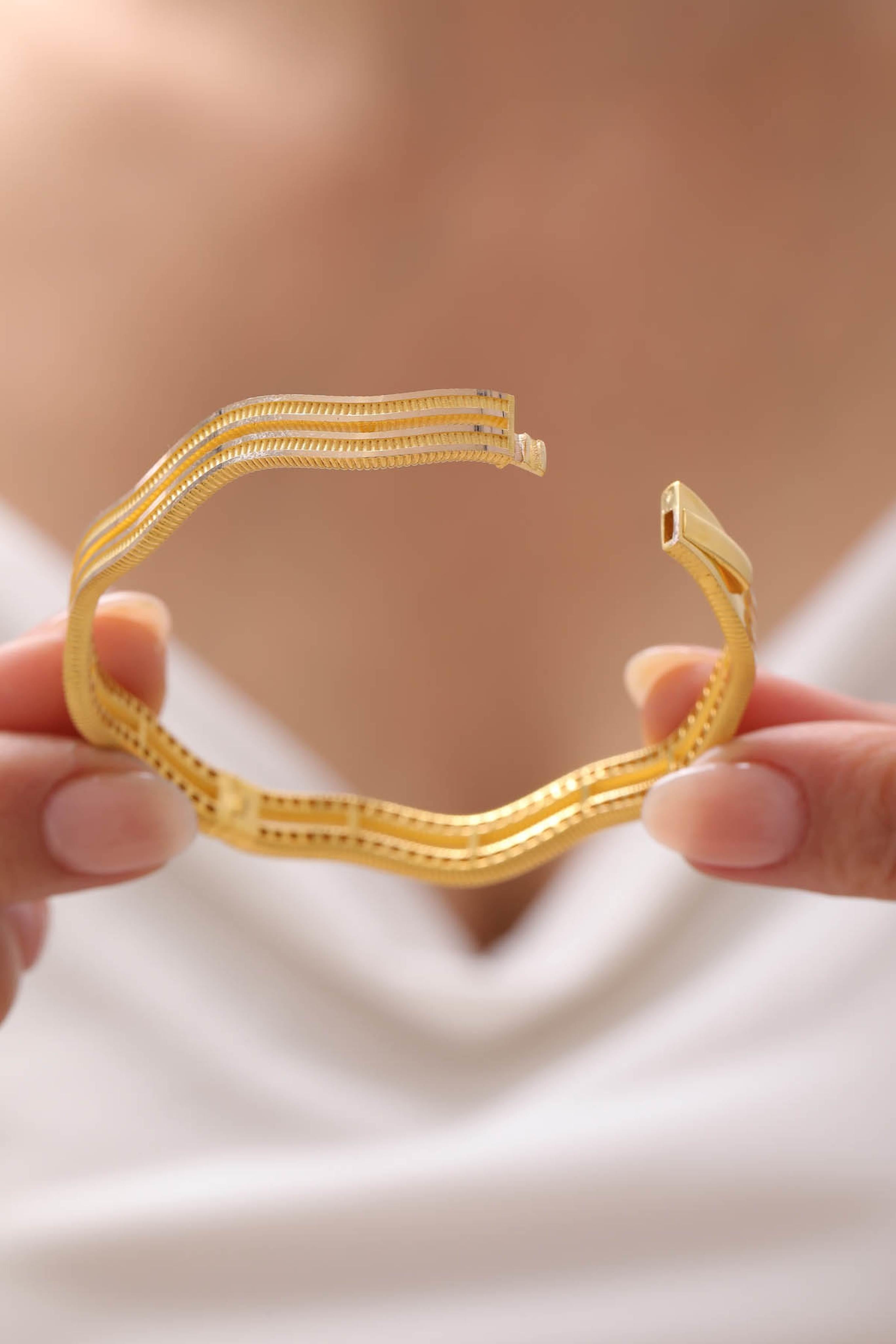 8 Ayar Ajda Altın Kelepçe