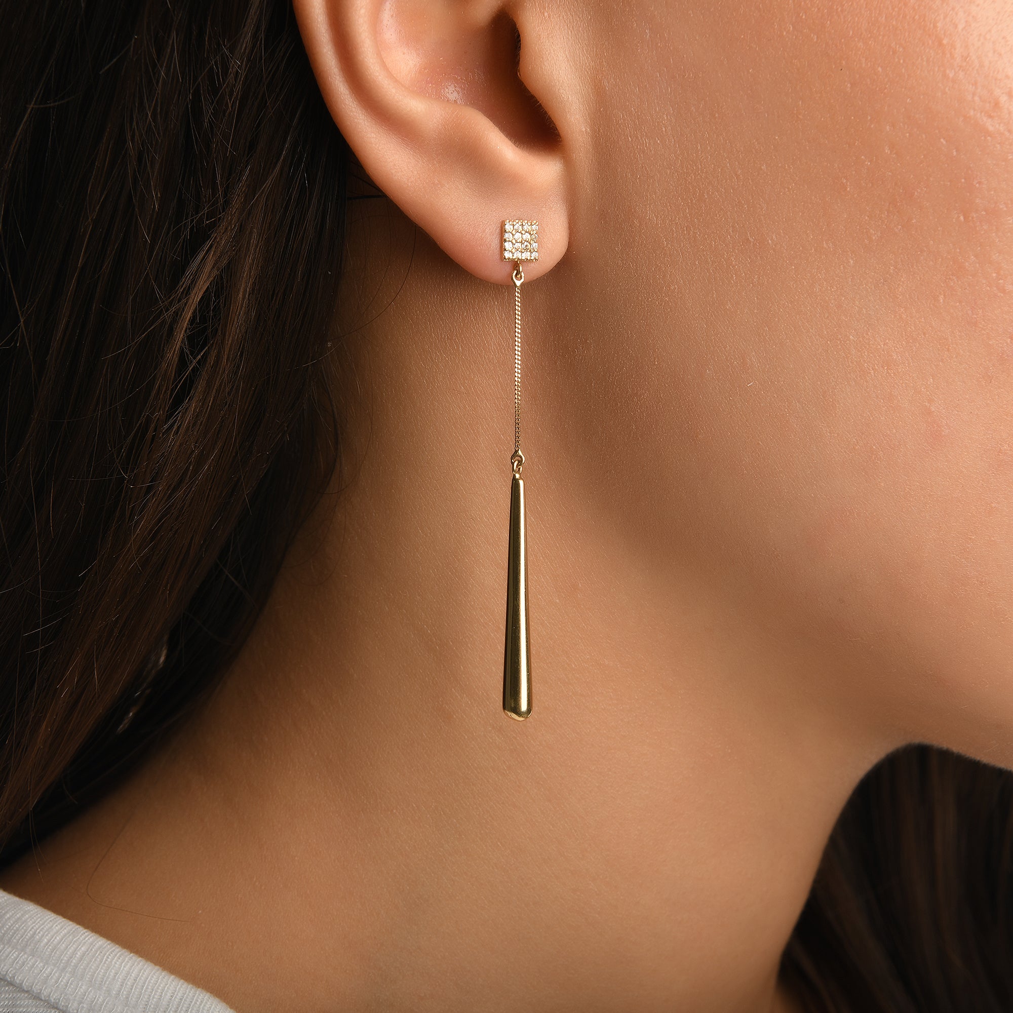 Taşlı Zincir Sallantılı Sarkıt Damla Form Altın Küpe