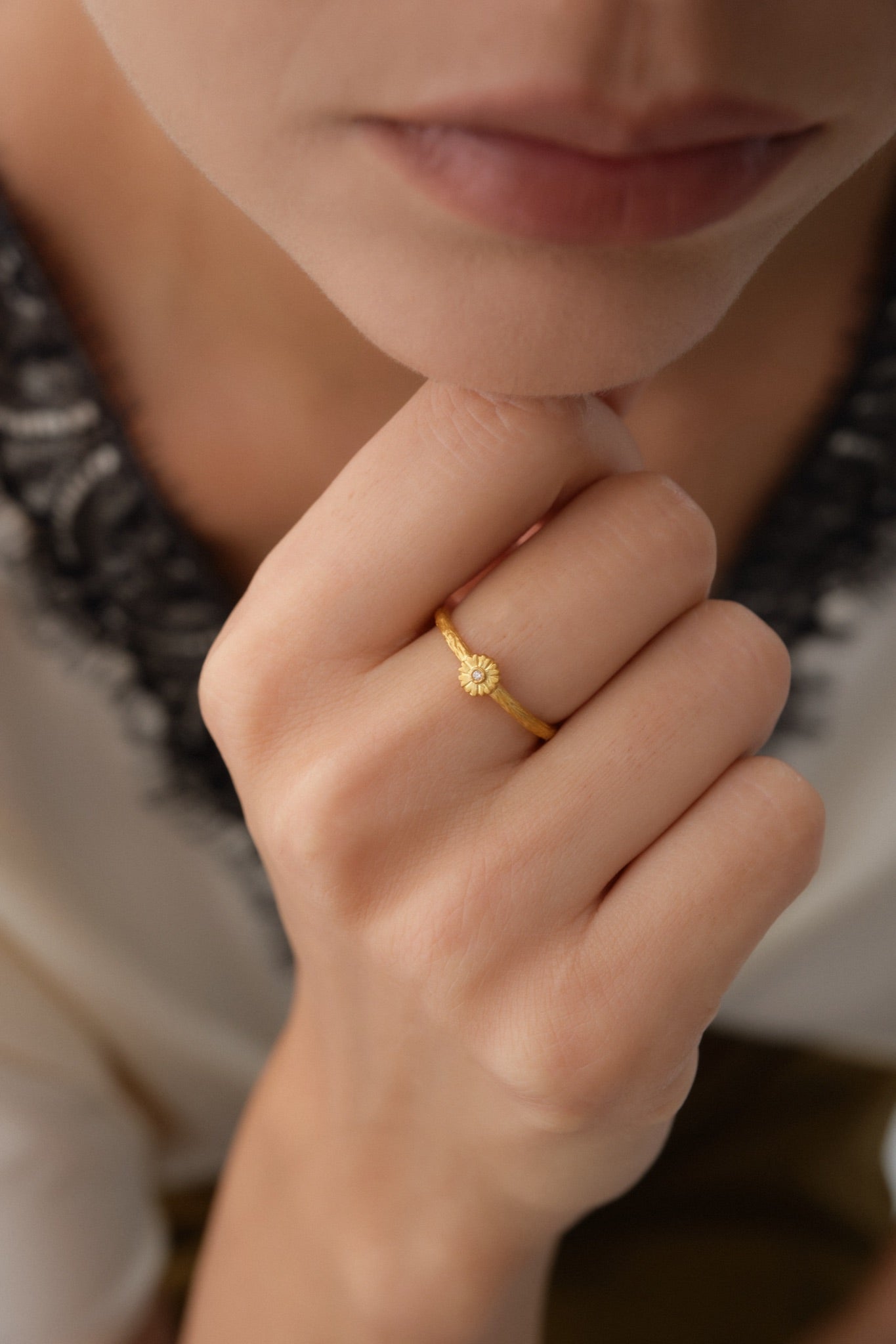 14 Ayar Minimal Taşlı Altın Yüzük 2