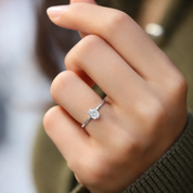 0.60 Karat D SI2 GIA Sertifikalı Oval Pırlanta Tektaş Yüzük