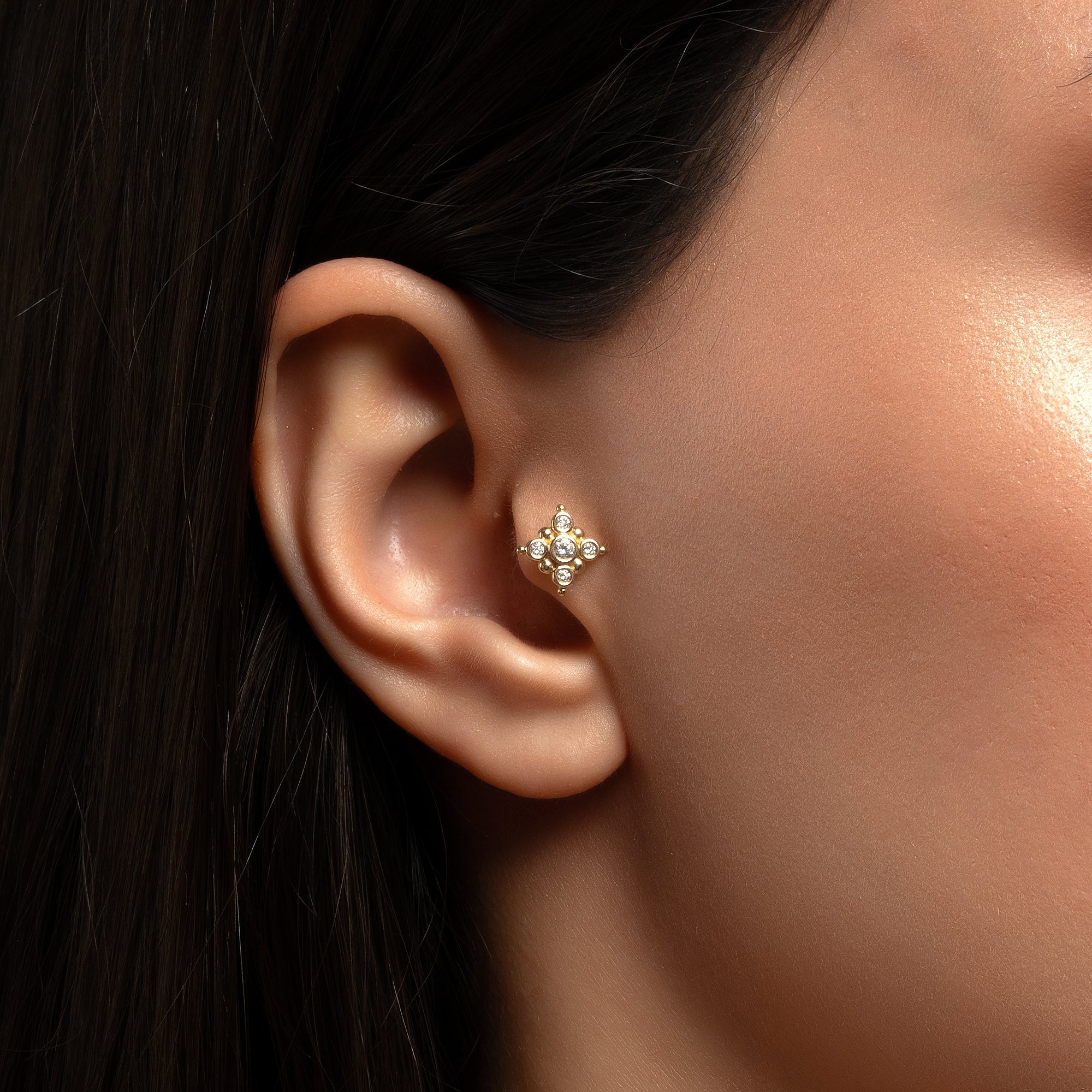 Dorika Beş Taşlı Pırlanta Piercing