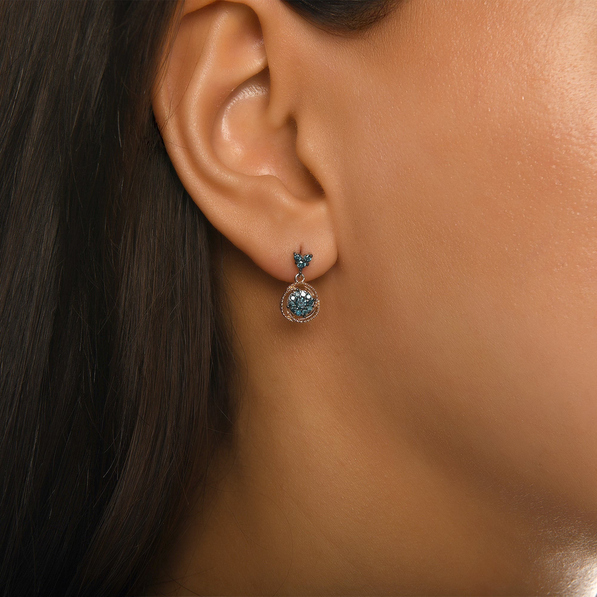 Azzuro Sarmal Ocean Sallantılı Mavi Pırlanta Küpe