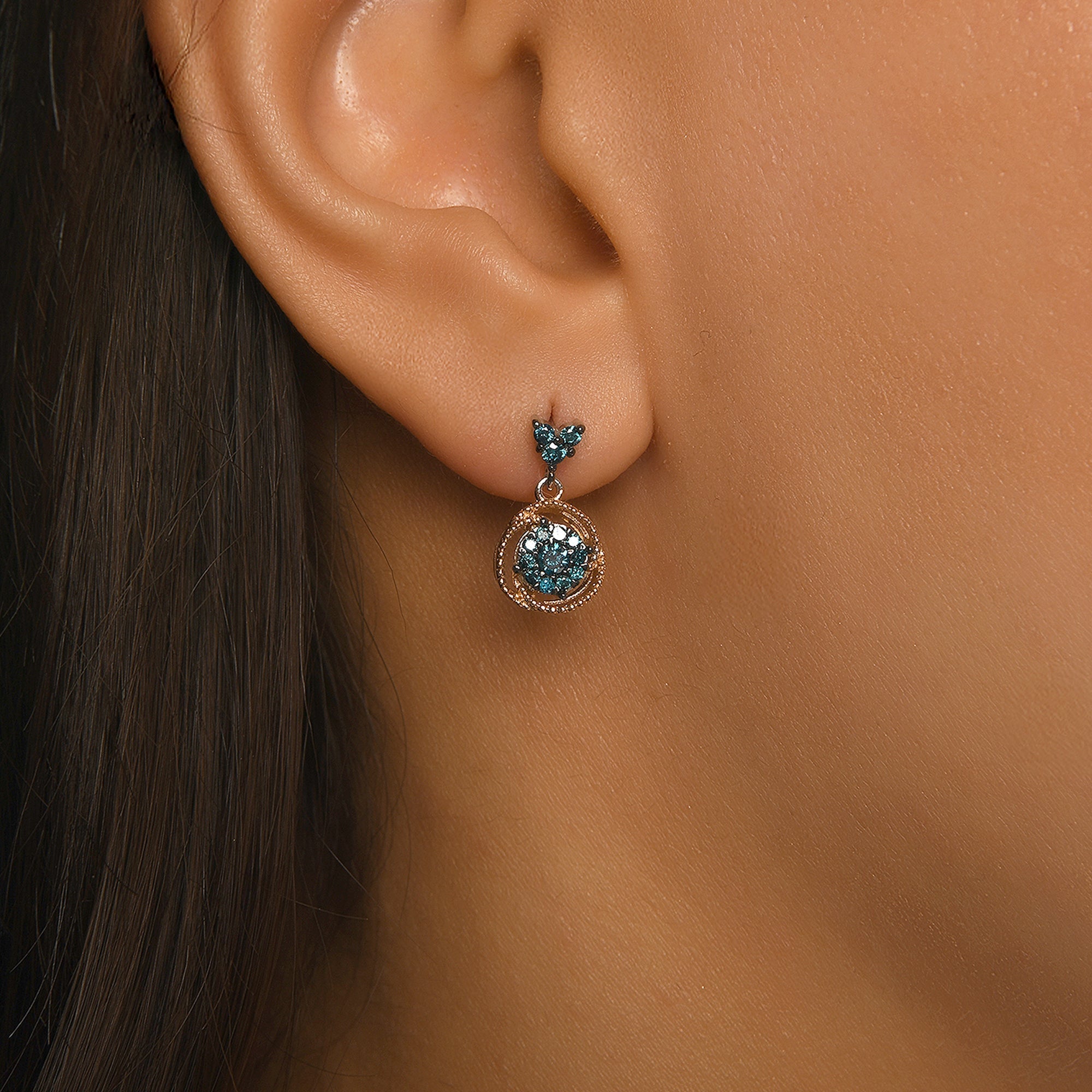 Azzuro Sarmal Ocean Sallantılı Mavi Pırlanta Küpe