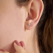 A Harf Pırlanta Taşlı Beyaz Altın Tek Küpe