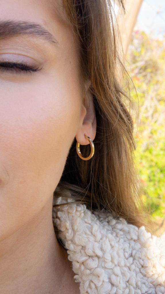 Gold Hoop Earring 1.5 Cm Angular