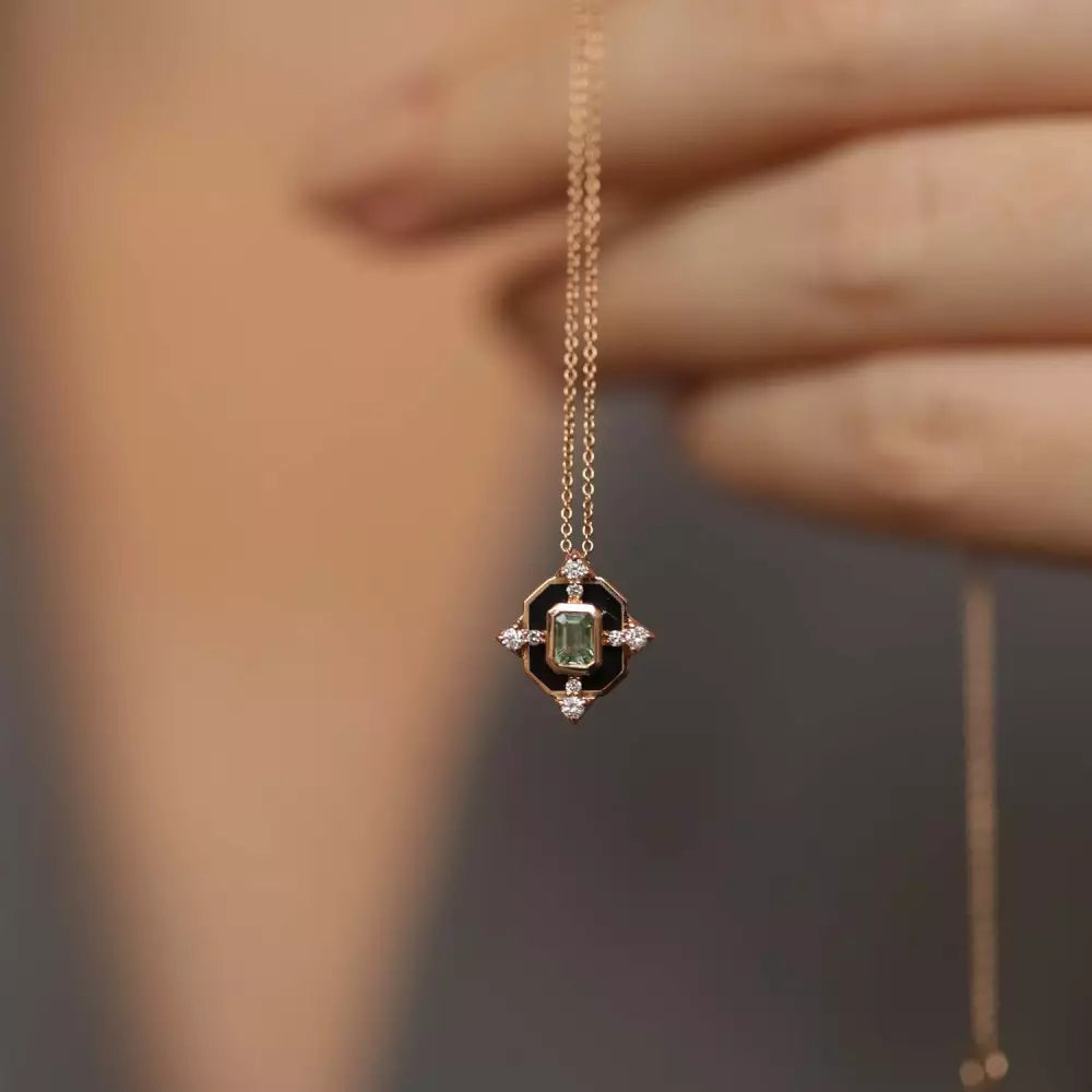 Orient Pırlanta ve Light Green Safir Taşlı, Siyah Mineli Kolye