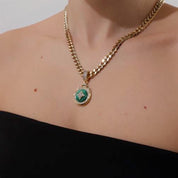 Beş Taşlı Madalyon Charm