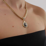 Beş Taşlı Madalyon Charm