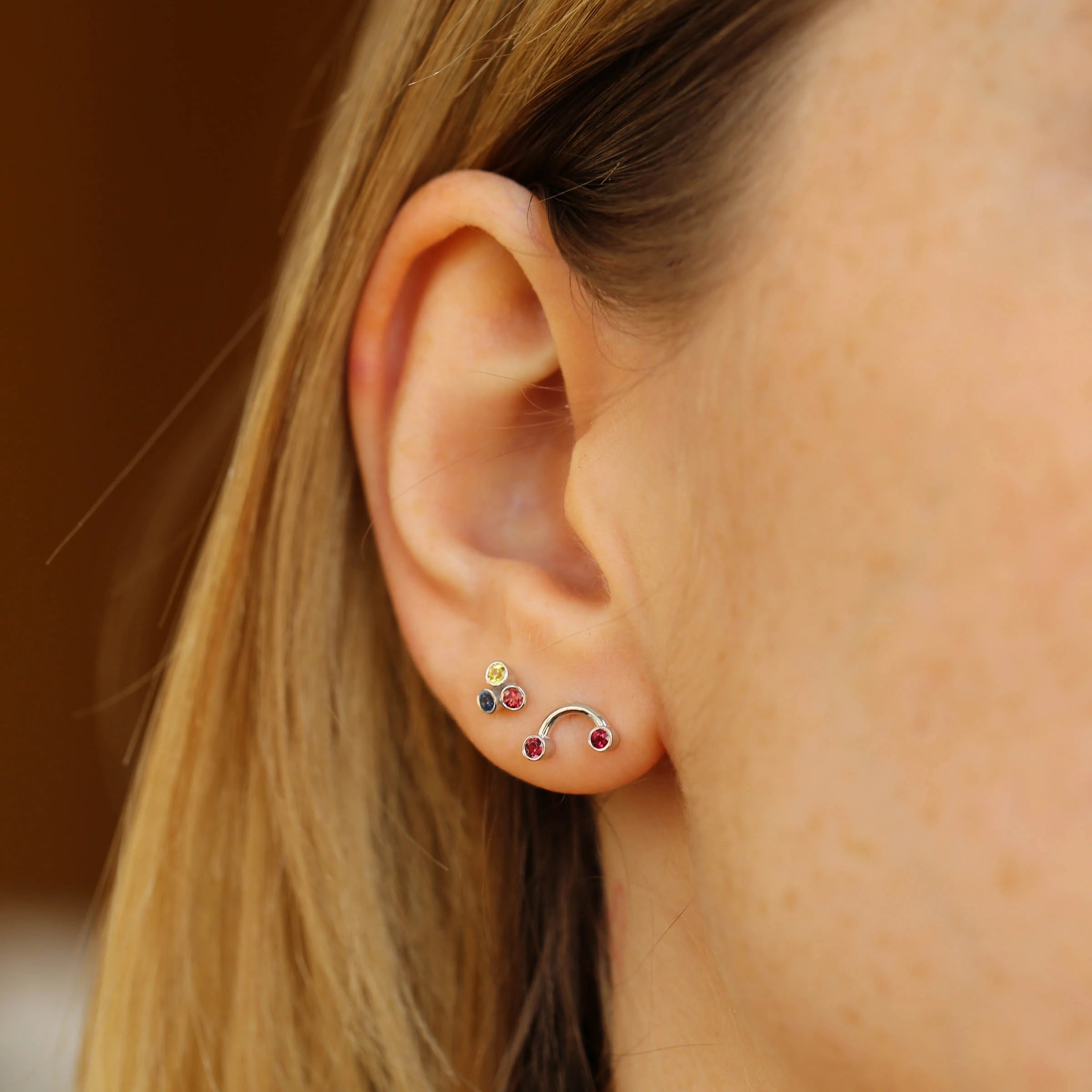 bliss-two-red-safir-tasli-beyaz-altin-tek-kupe-172602.jpg