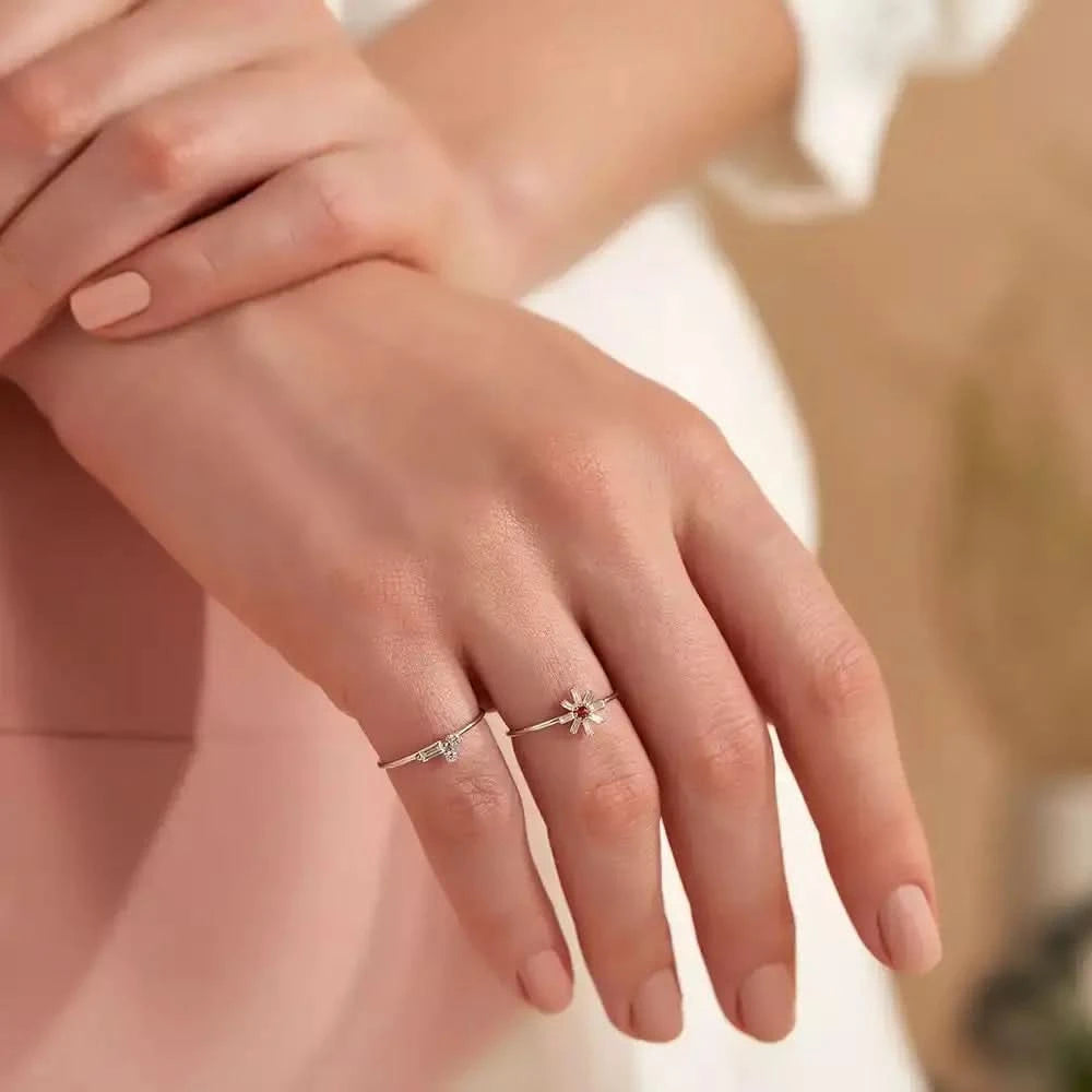 Blossom 0.15 CT Red Safir ve Baget Pırlanta Taşlı Yüzük