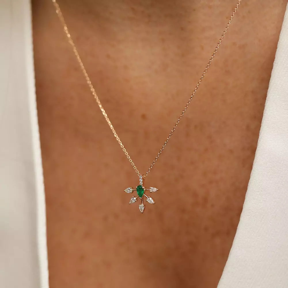 Capella Zümrüt ve Pırlanta Taşlı Rose Altın Kolye