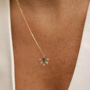 Capella Zümrüt ve Pırlanta Taşlı Rose Altın Kolye