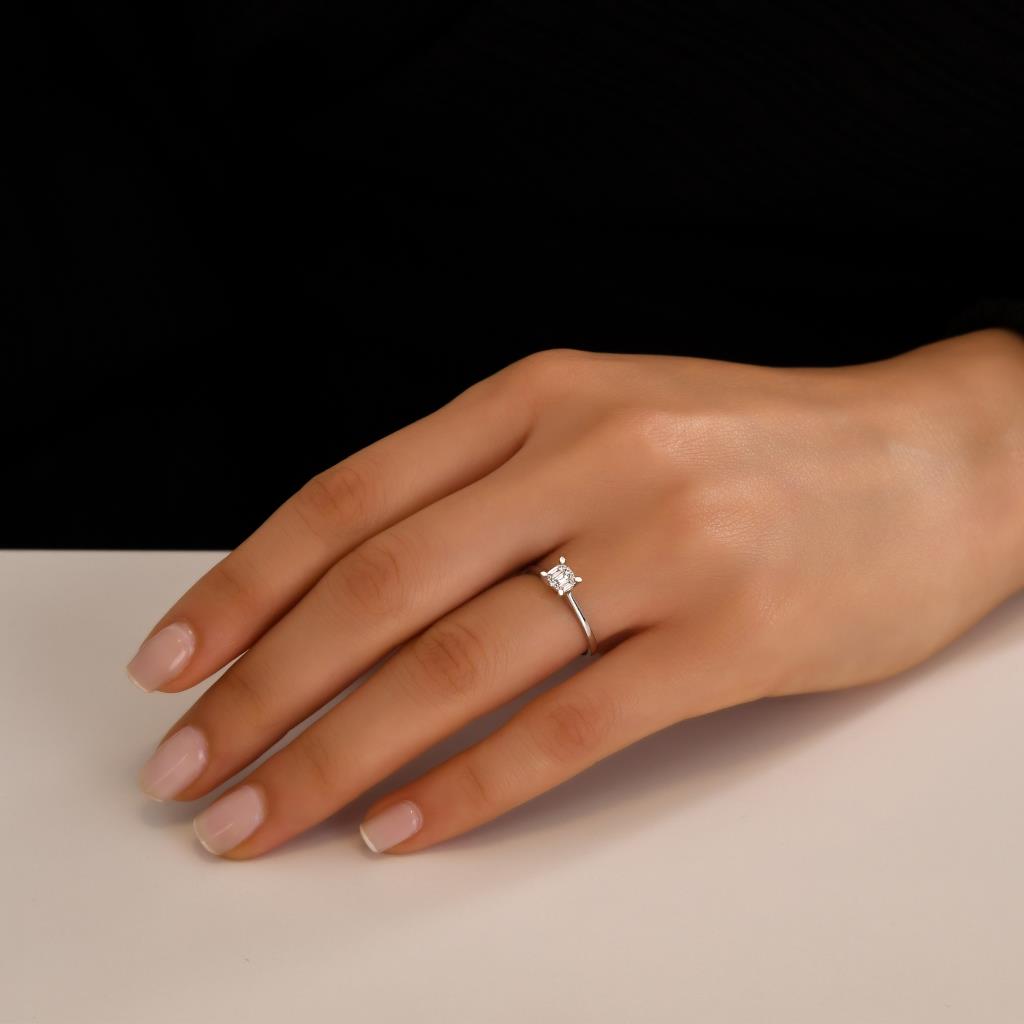 0.11 ct. Pırlanta Baget Yüzük