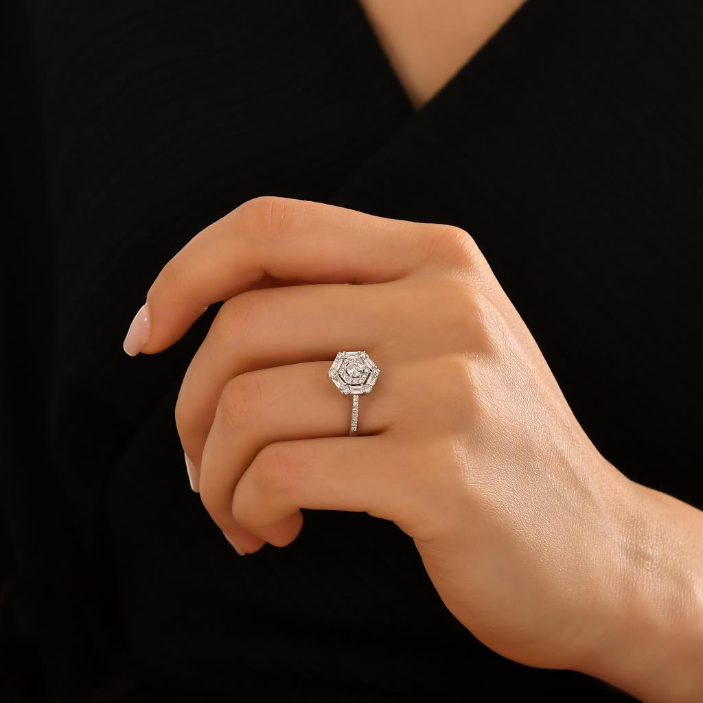 0.68 ct. Pırlanta Baget Yüzük