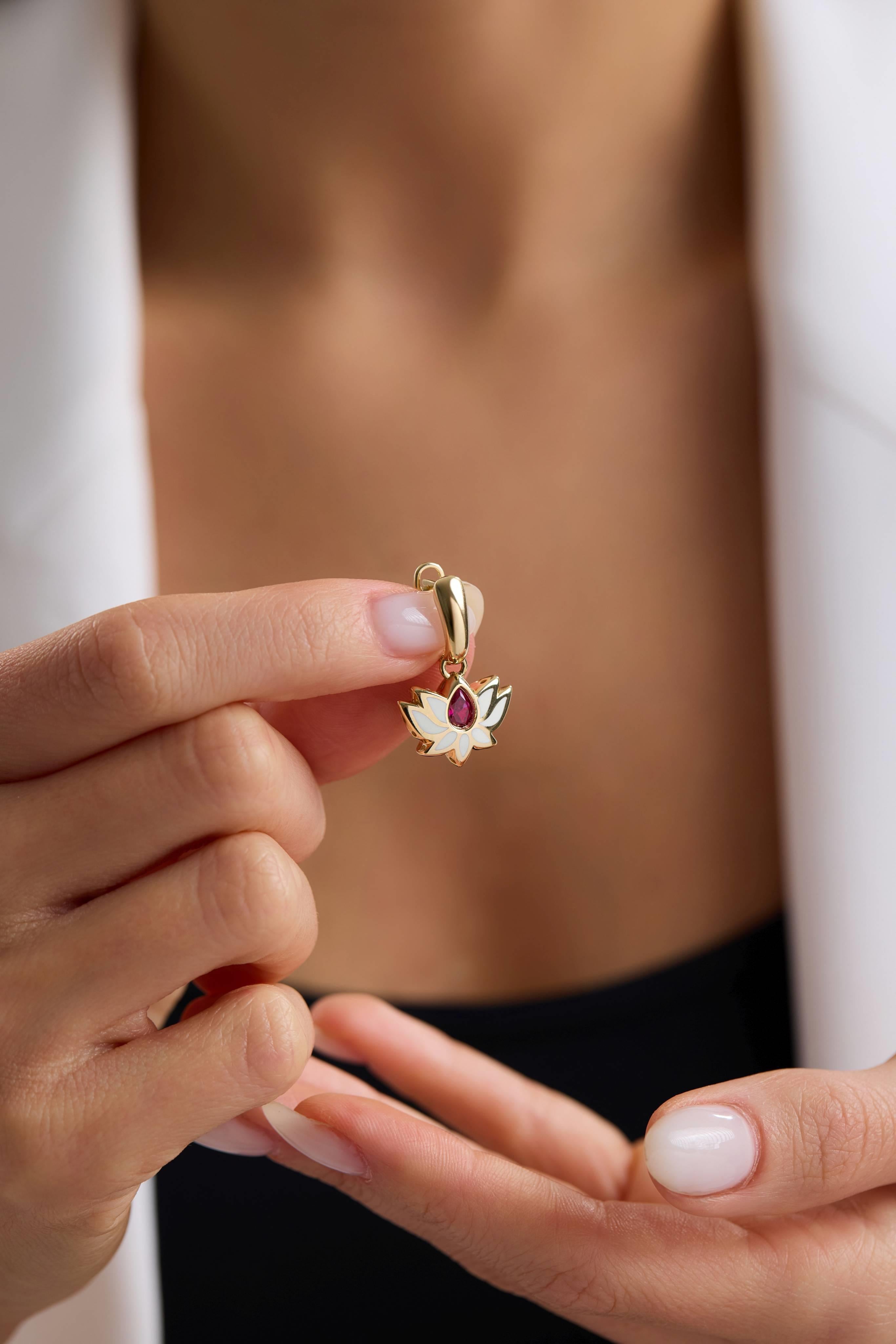 Cetaş Lotus Altın Küpe