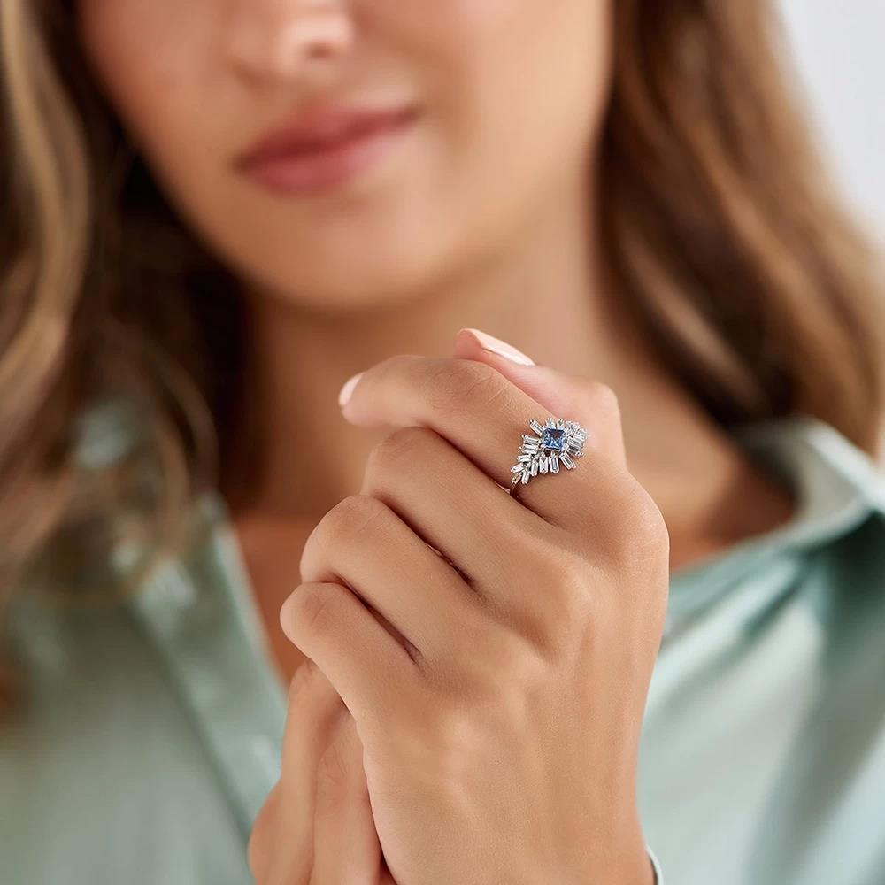 Chic 1.19 CT Blue Safir ve Baget Pırlanta Taşlı Beyaz Altın Yüzük