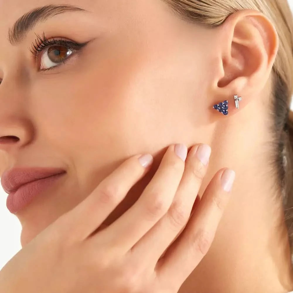 Delta Safir Taşlı Beyaz Altın Tek Küpe