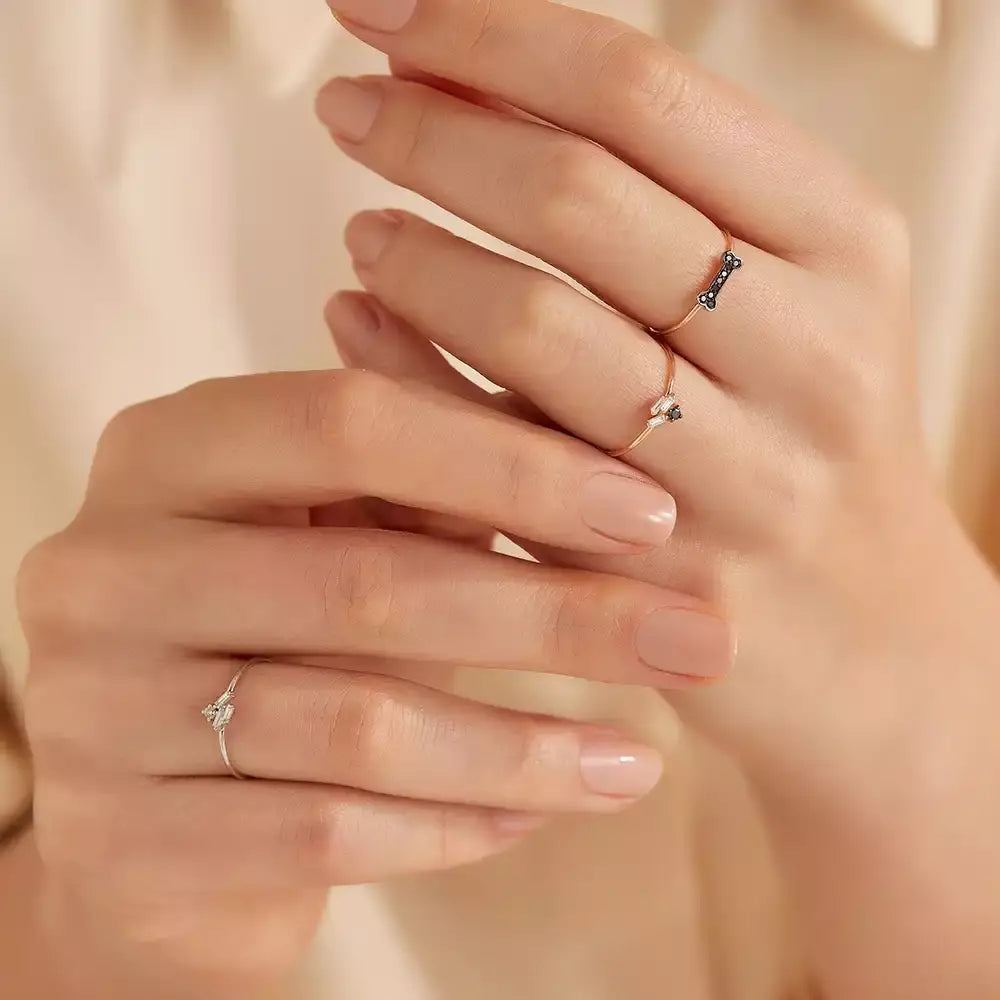 Droopy 0.06 CT Siyah Pırlanta Taşlı Yüzük