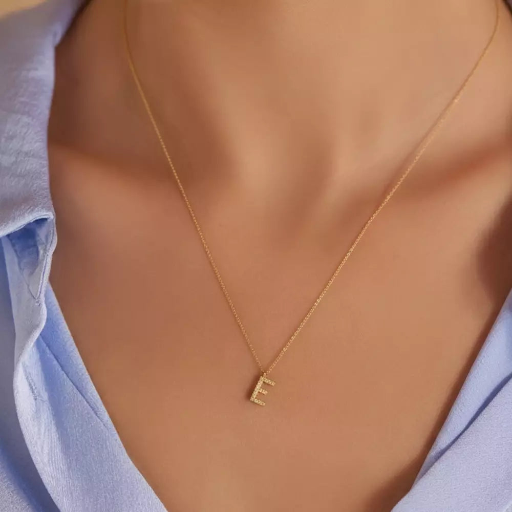 E Harf 0.07 CT Pırlanta Taşlı Sarı Altın Kolye