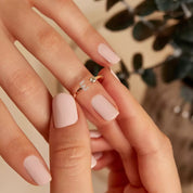 E Harf Pırlanta ve Green Safir Taşlı Rose Altın Yüzük