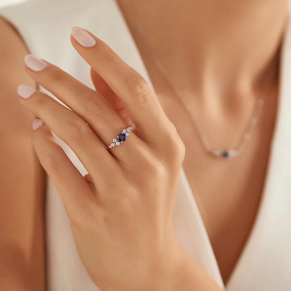 Emilie 0.61 CT Safir ve Pırlanta Taşlı Beyaz Altın Yüzük