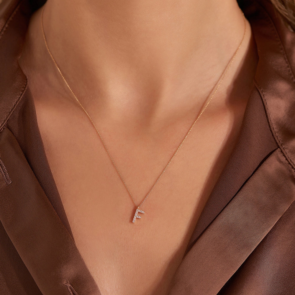 F Harf 0.07 CT Pırlanta Taşlı Rose Altın Kolye