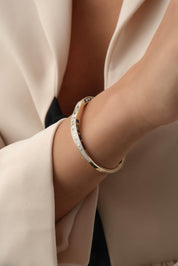 Gece Gündüz Altın Kelepçe