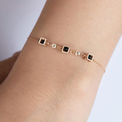 Gravity Three Cubes Of Onix Gold Bracelet