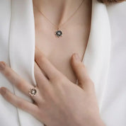 Hipernova Pırlanta Taşlı ve Siyah Mineli Kolye