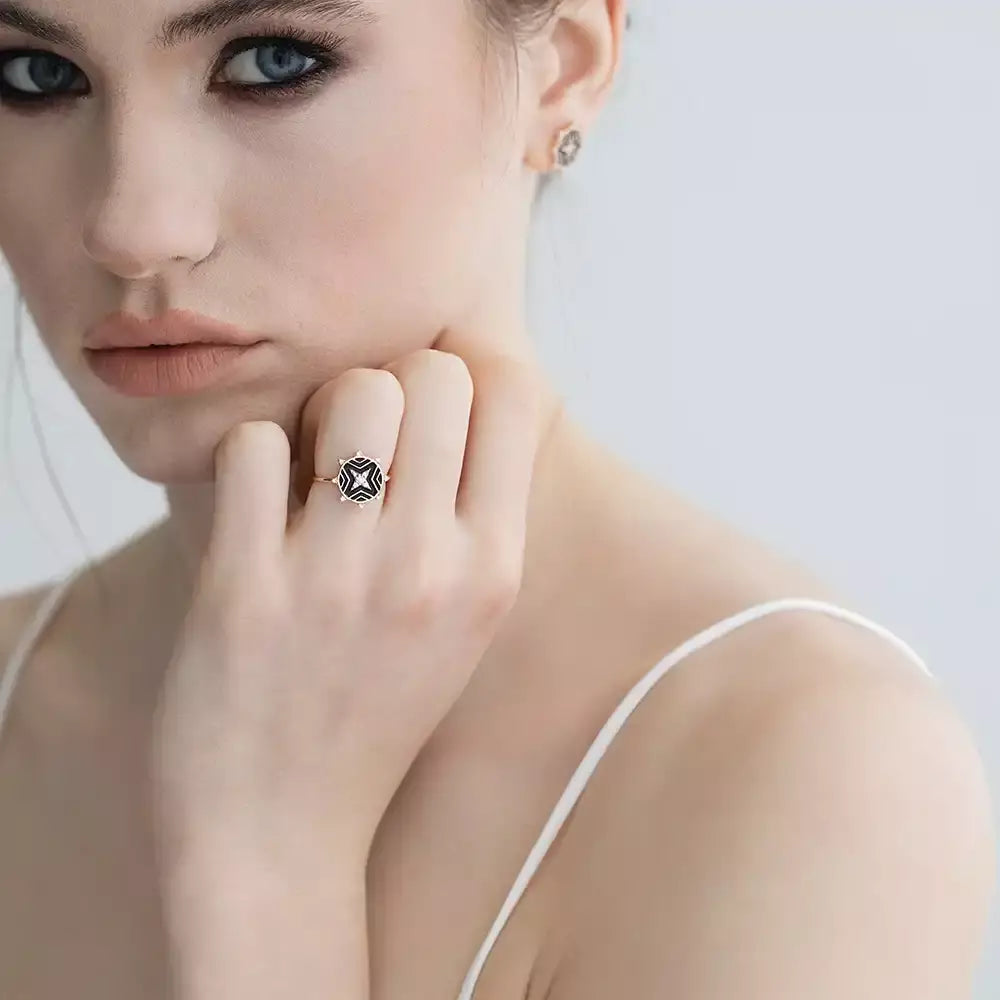 Silva Pırlanta Taşlı ve Siyah Mineli Yüzük