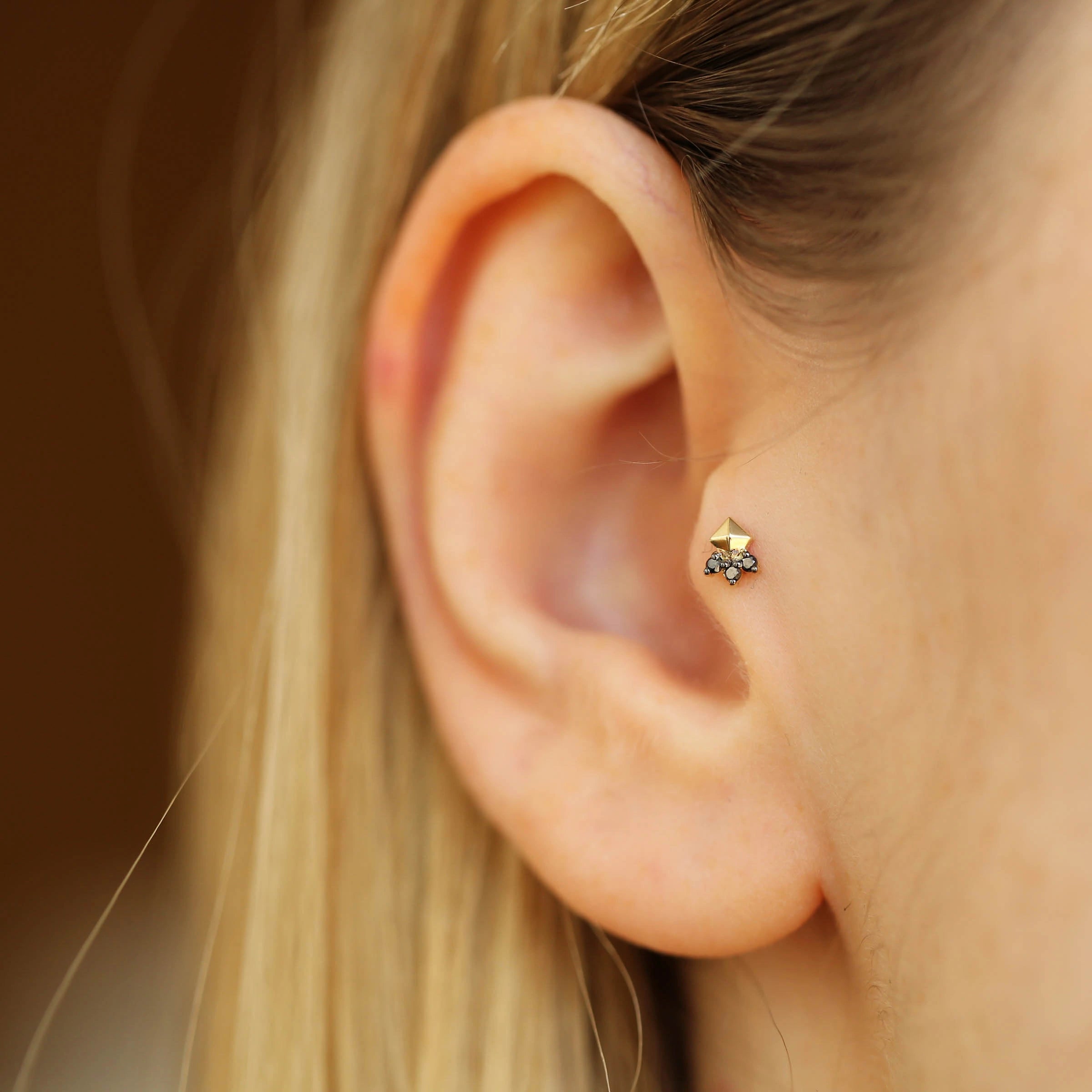 hydra-siyah-pirlanta-tasli-sari-altin-piercing-181407.jpg