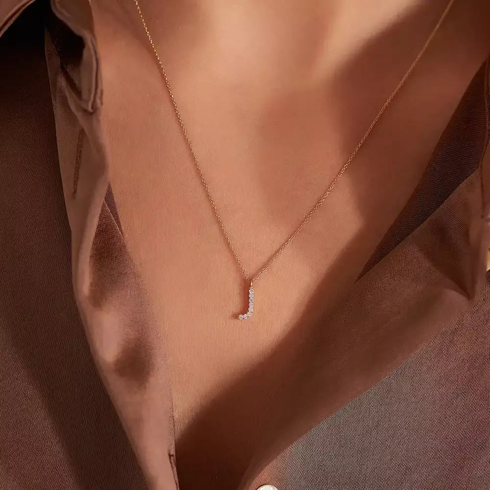 J Harf 0.05 CT Pırlanta Taşlı Rose Altın Kolye