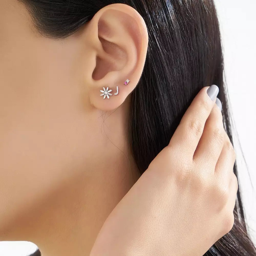 J Harf Pırlanta Taşlı Beyaz Altın Tek Küpe